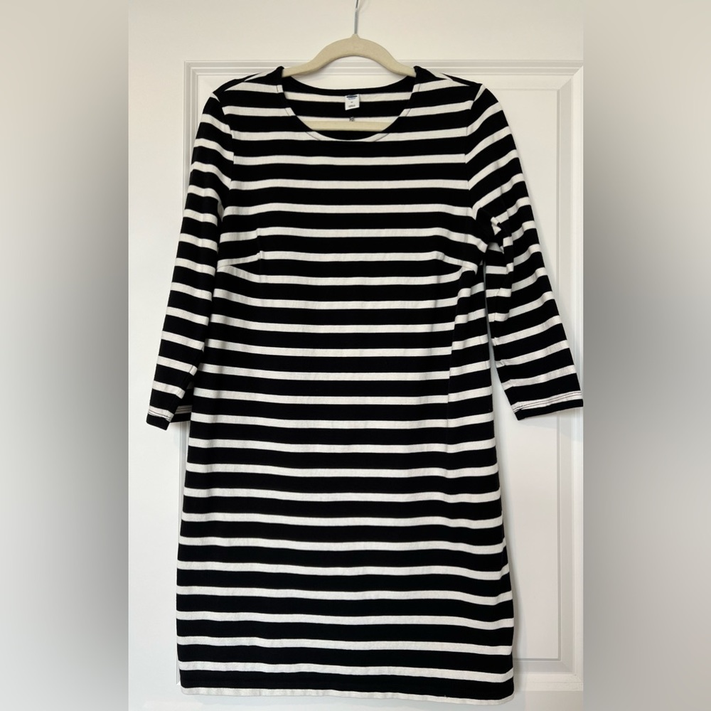Old Navy 3/4 Length Sleeve Black and White Striped Dress